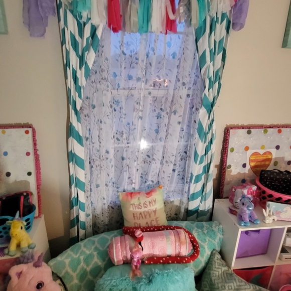 two twin plush twin beds with Mattress/boxspring, karaoke, toys, furniture &more - Picture 5 of 16